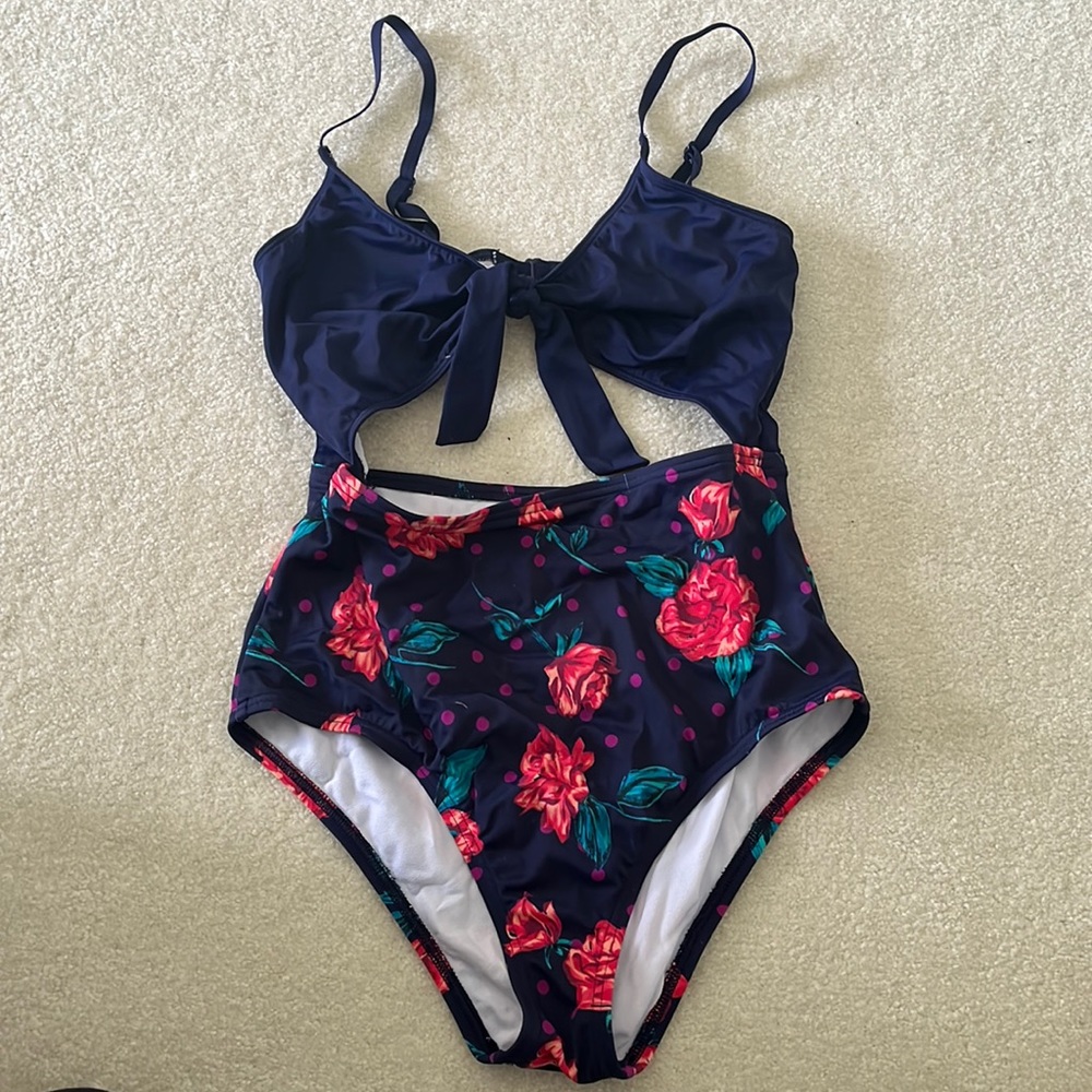 Cutout one piece swim